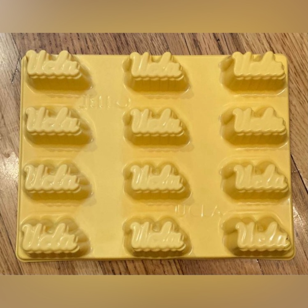 UCLA 2 dozen Jell-O molds
For jugglers or whatever…